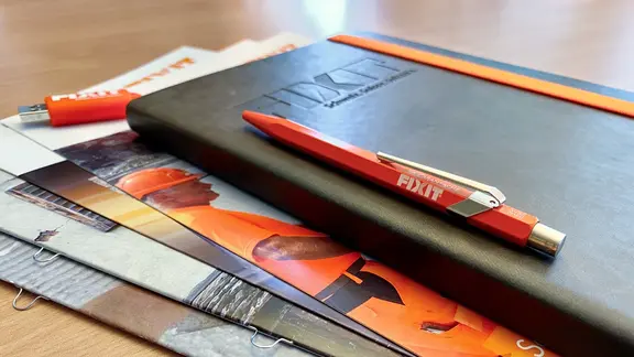 Fixit Kugelschreiber und Notizbuch sowie einige Broschüren zu verschiedenen Themen