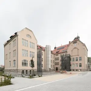 Das sanierte Geschwister-Scholl-Gymnasium in Zeitz von außen