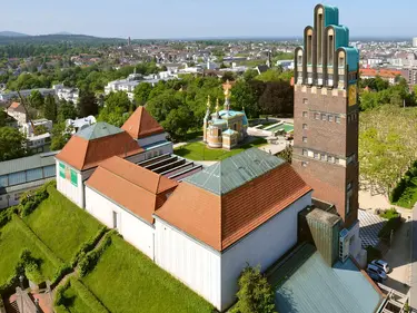 Drohnenaufnahme der neu sanierten Mathildenhöhe in Darmstadt