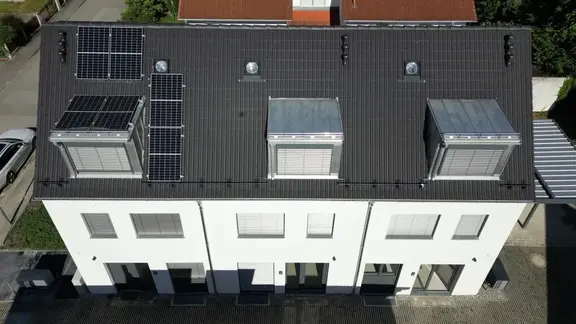 Drohnenaufnahme eines Reinhauses in Garching