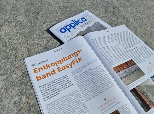 Couverture du magazine « Applica » avec l'article ouvert sur la nouveauté mondiale Stucanet® Easy Fix bande de découplage